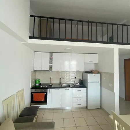 Duplex * ティラナ