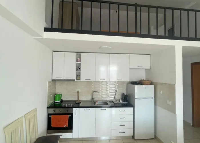 Duplex * ティラナ